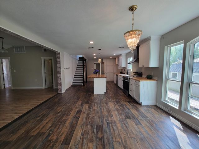 13534 Walker Road, Conroe, TX 77302