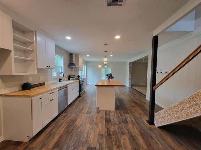 13534 Walker Road, Conroe, TX 77302