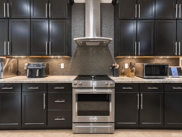 7737 Tavalon Drive, Evansville, IN 47715