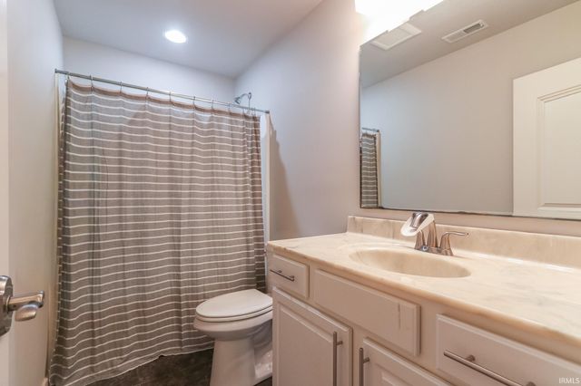 7737 Tavalon Drive, Evansville, IN 47715