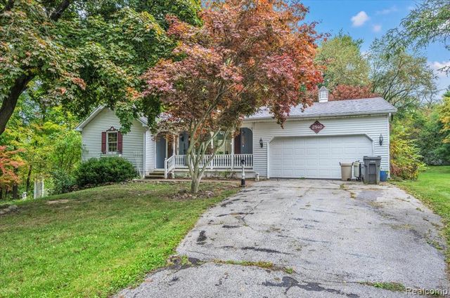 2840 Watchhill Drive, Lapeer, MI 48446