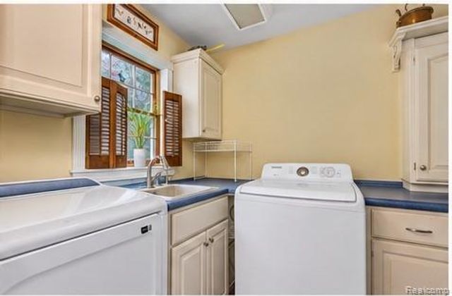 2840 Watchhill Drive, Lapeer, MI 48446