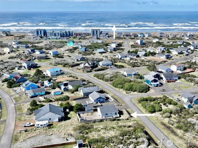 419 N Portal Loop SW, Ocean Shores, WA 98569