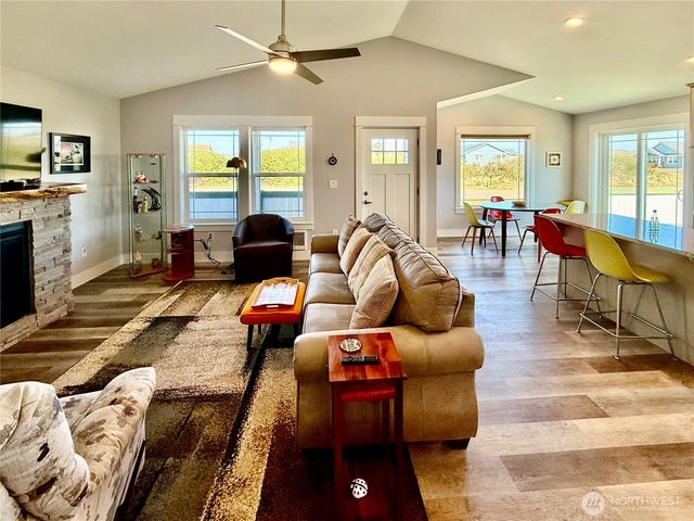 419 N Portal Loop SW, Ocean Shores, WA 98569