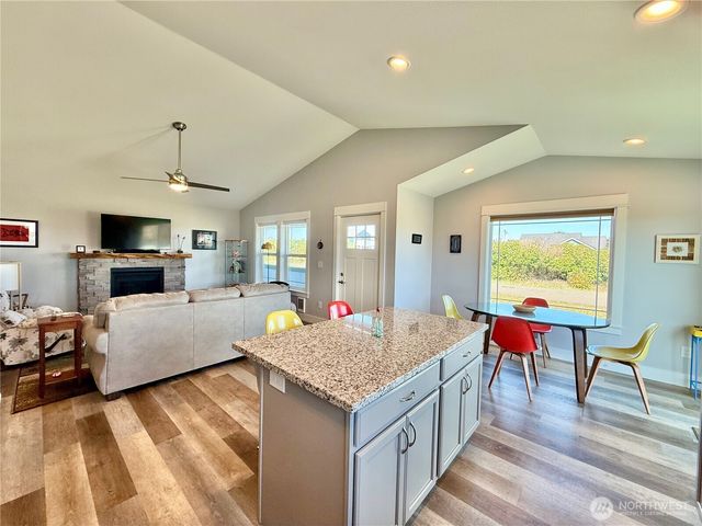 419 N Portal Loop SW, Ocean Shores, WA 98569