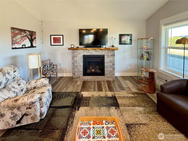 419 N Portal Loop SW, Ocean Shores, WA 98569