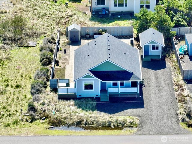 419 N Portal Loop SW, Ocean Shores, WA 98569