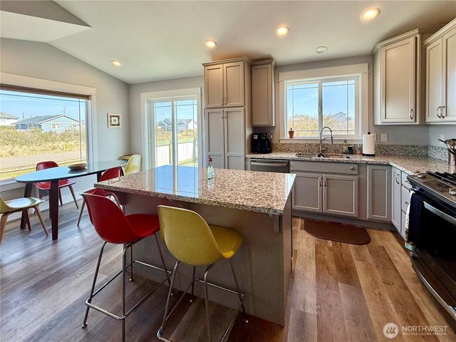 419 N Portal Loop SW, Ocean Shores, WA 98569