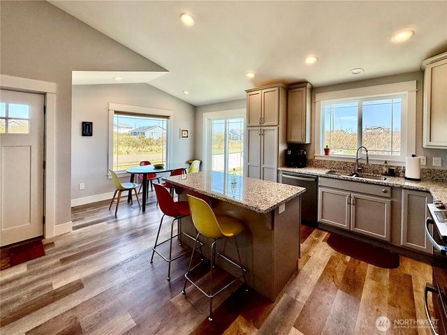 419 N Portal Loop SW, Ocean Shores, WA 98569