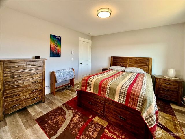 419 N Portal Loop SW, Ocean Shores, WA 98569