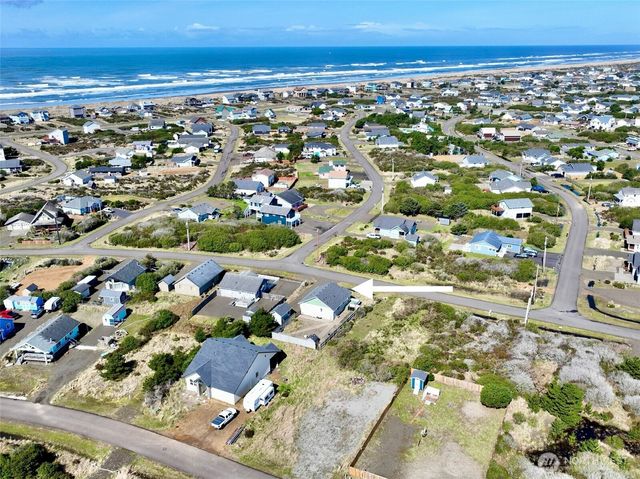419 N Portal Loop SW, Ocean Shores, WA 98569