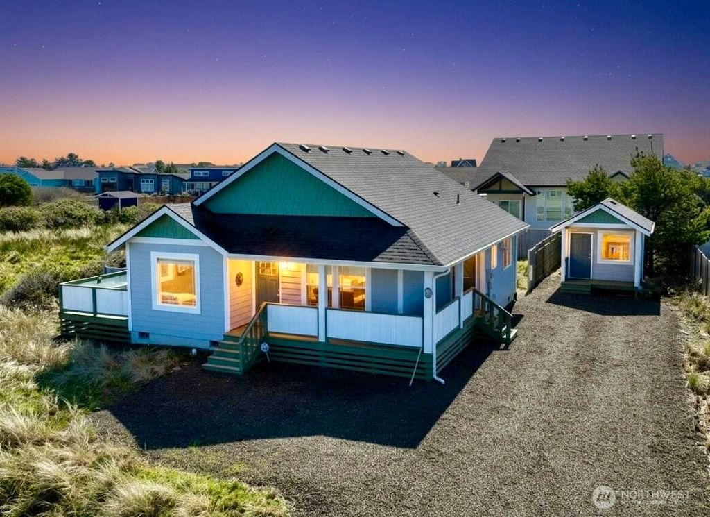 419 N Portal Loop SW, Ocean Shores, WA 98569