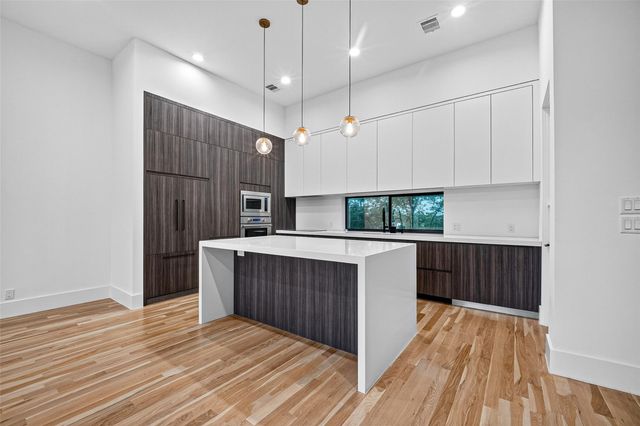 807 Memorial Heights Drive, Houston, TX 77007