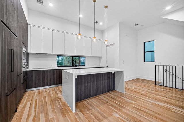 807 Memorial Heights Drive, Houston, TX 77007