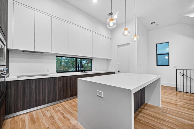 807 Memorial Heights Drive, Houston, TX 77007