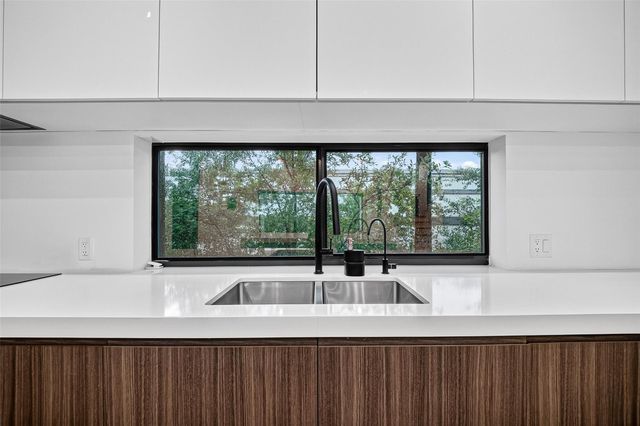 807 Memorial Heights Drive, Houston, TX 77007