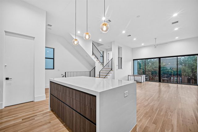807 Memorial Heights Drive, Houston, TX 77007