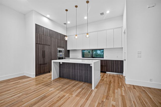 807 Memorial Heights Drive, Houston, TX 77007