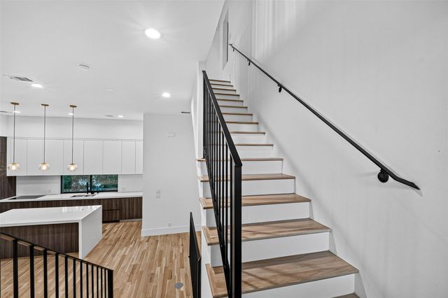 807 Memorial Heights Drive, Houston, TX 77007