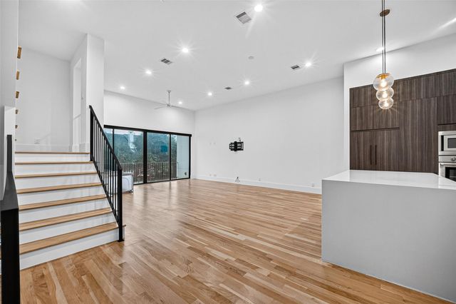 807 Memorial Heights Drive, Houston, TX 77007