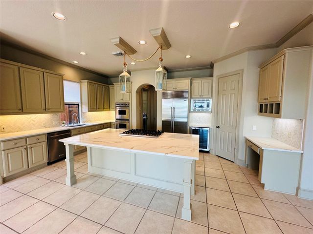 4 Mariners Lane, Kemah, TX 77565