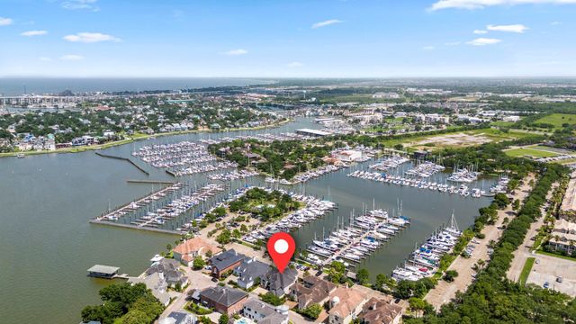 4 Mariners Lane, Kemah, TX 77565