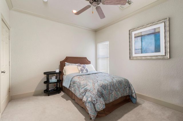 4 Mariners Lane, Kemah, TX 77565