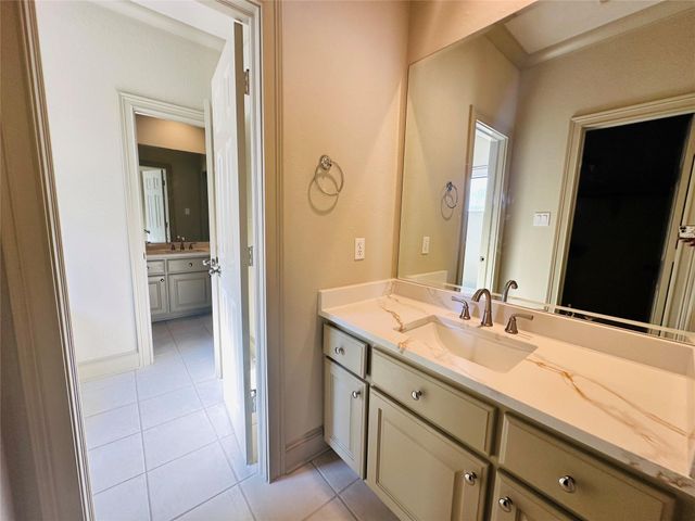 4 Mariners Lane, Kemah, TX 77565