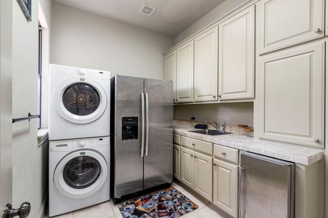 4 Mariners Lane, Kemah, TX 77565