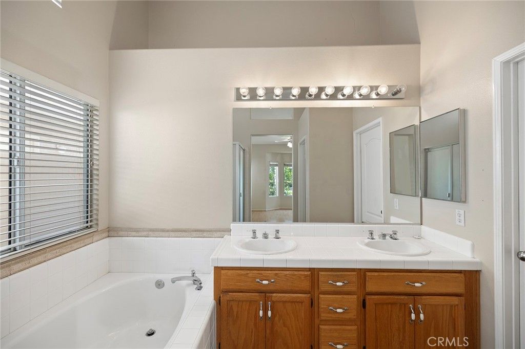 Image 27 of property listing at 32176 Corte Florecita, Temecula, CA 92592