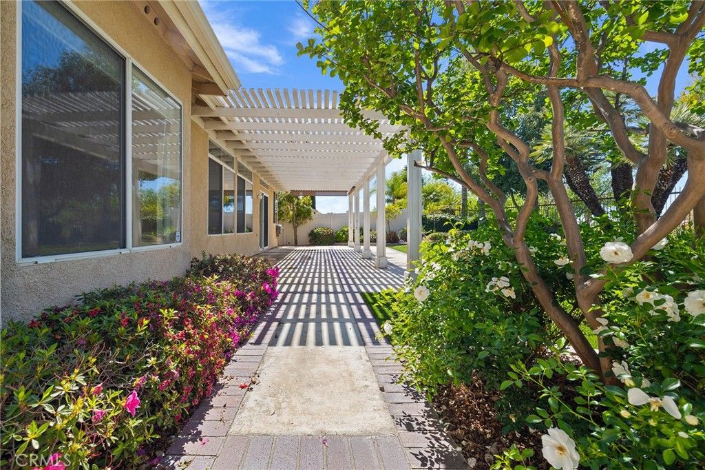 Image 38 of property listing at 32176 Corte Florecita, Temecula, CA 92592