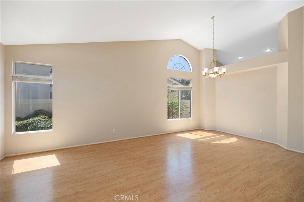 Image 6 of property listing at 32176 Corte Florecita, Temecula, CA 92592