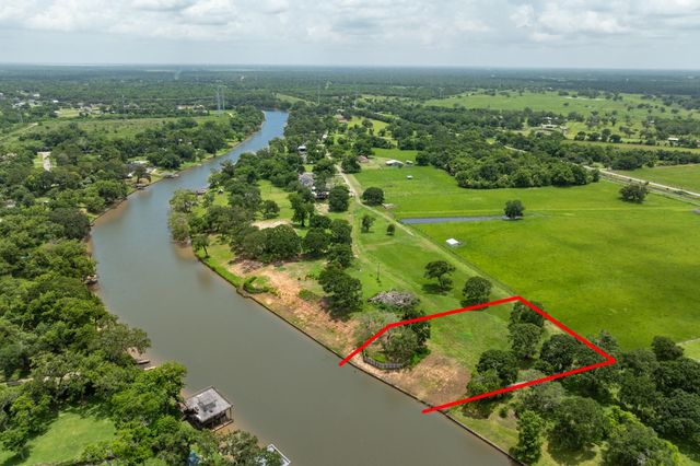 4 County Road 344, Sweeny, TX 77480