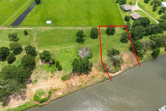 4 County Road 344, Sweeny, TX 77480