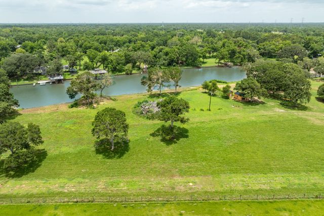 4 County Road 344, Sweeny, TX 77480