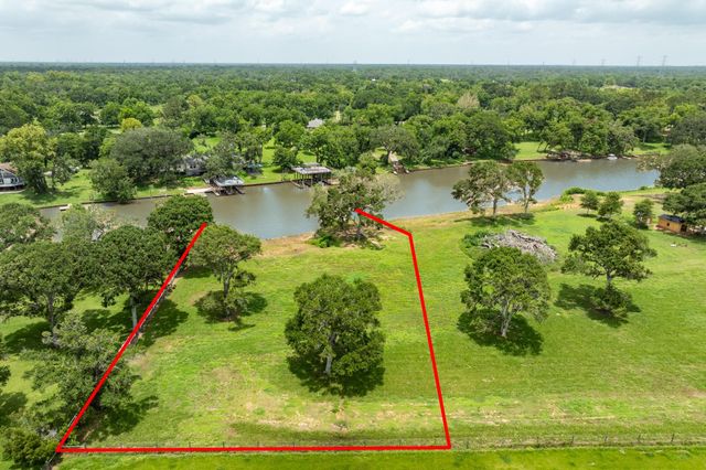 4 County Road 344, Sweeny, TX 77480