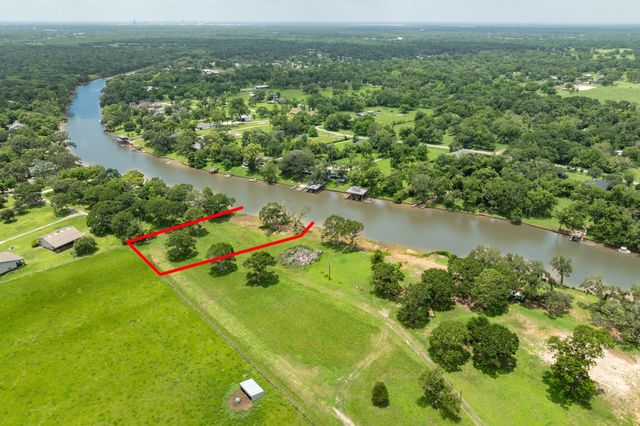 4 County Road 344, Sweeny, TX 77480