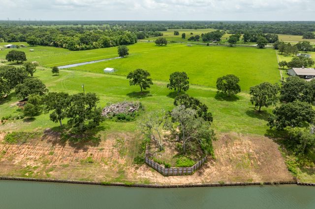4 County Road 344, Sweeny, TX 77480