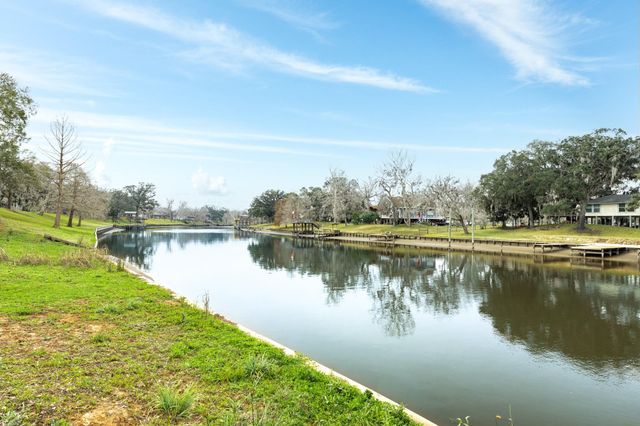 4 County Road 344, Sweeny, TX 77480