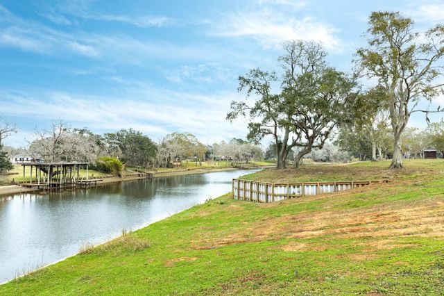 4 County Road 344, Sweeny, TX 77480