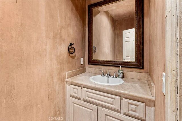 609 21st, Huntington Beach, CA 92648
