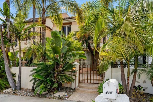 609 21st, Huntington Beach, CA 92648