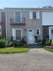 42 Salem Walk 42, Milford, CT 06460