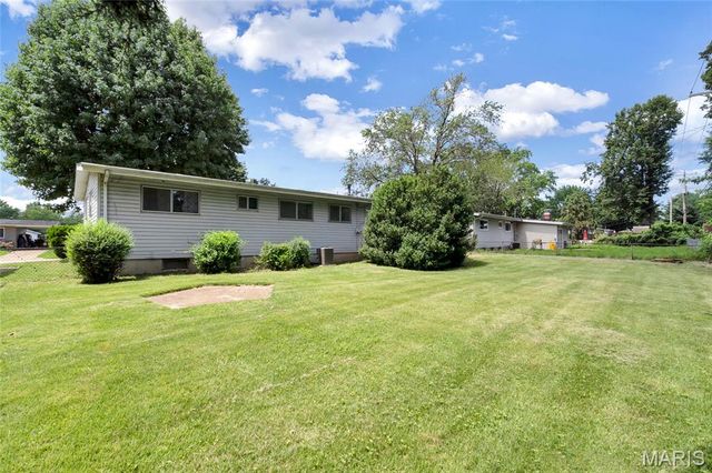 265 Falcon Drive, Florissant, MO 63031
