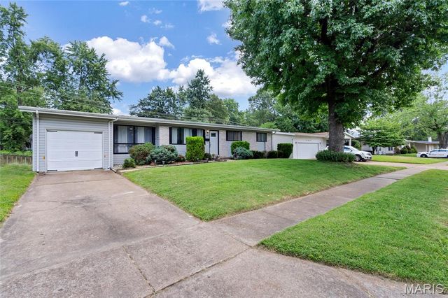 265 Falcon Drive, Florissant, MO 63031