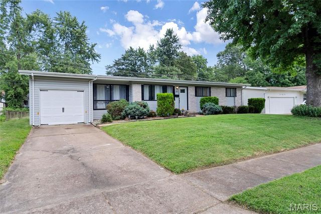 265 Falcon Drive, Florissant, MO 63031