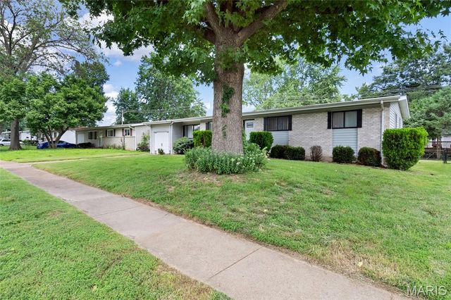 265 Falcon Drive, Florissant, MO 63031