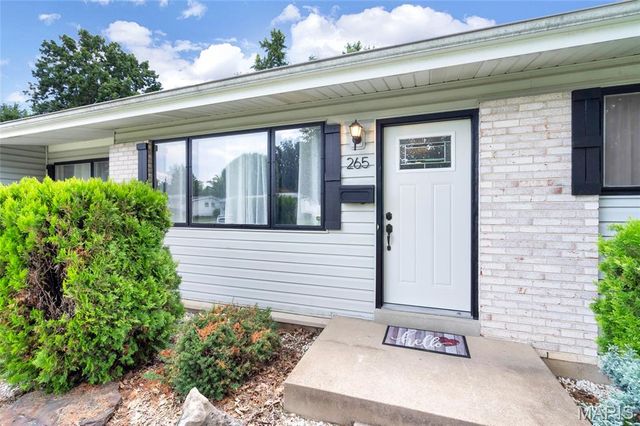 265 Falcon Drive, Florissant, MO 63031