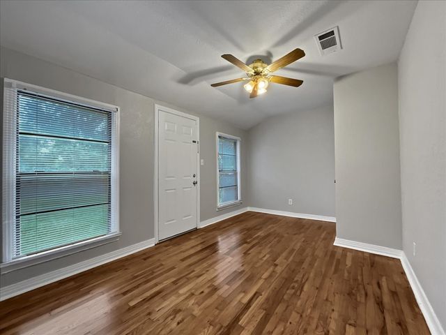 4929 Donnelly Avenue, Fort Worth, TX 76107