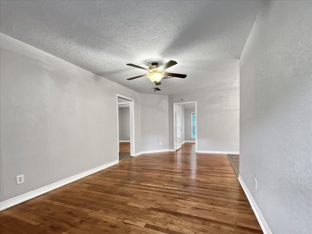 4929 Donnelly Avenue, Fort Worth, TX 76107